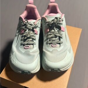Altra Timp 5-Women's Athletic Sneakers in Mint and Pink